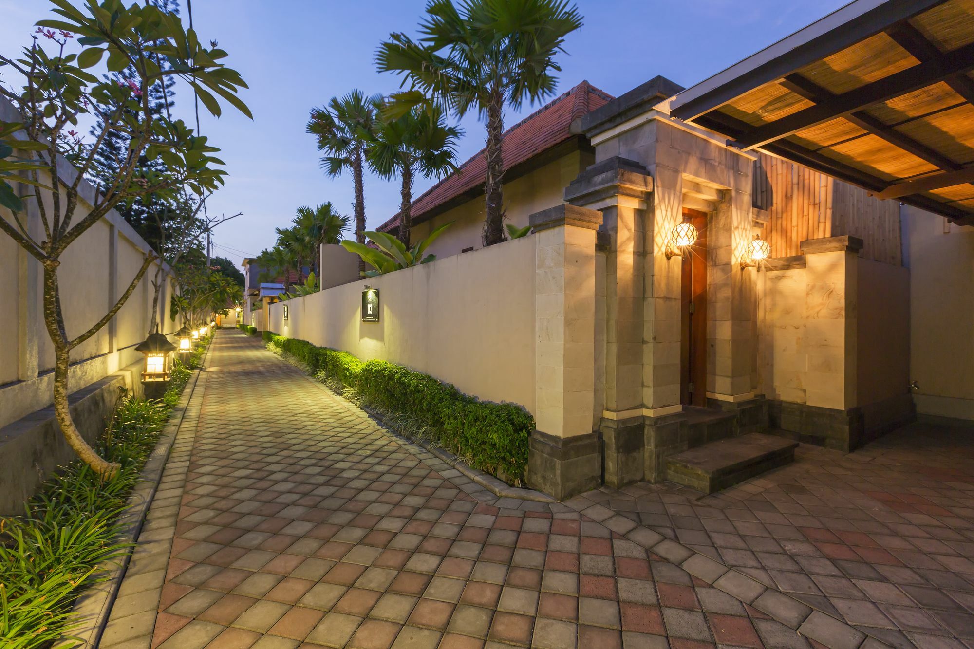 Kubal Bed And Living Hotel Seminyak  Ngoại thất bức ảnh